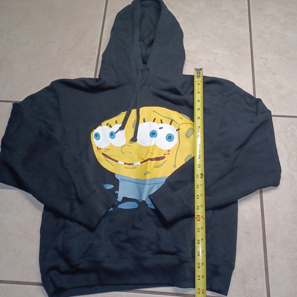 UT..SPINGEBOBBlack Hoodie with Cartoon Graphic